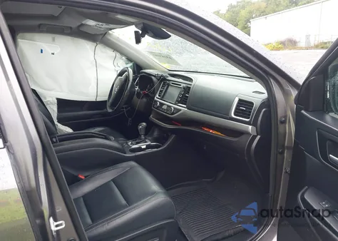 2018 Toyota Highlander Xle z USA, uszkodzony, nr VIN 5TDJZRFHXJS562496